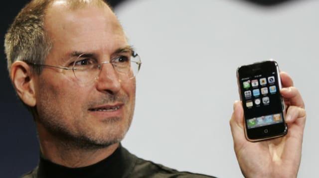 Steve Jobs introducing the iPhone